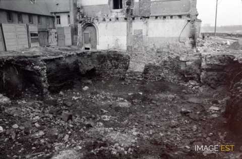 Fouilles archéologiques au cloître des Récollets (Metz)