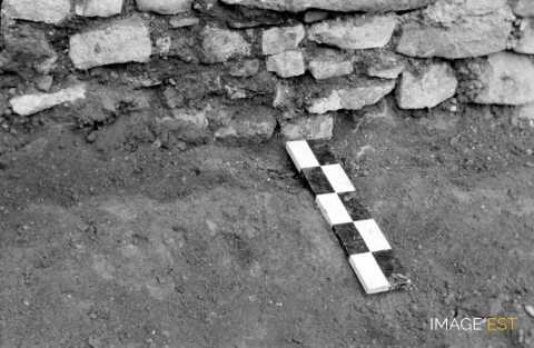 Fouilles archéologiques au cloître des Récollets (Metz)