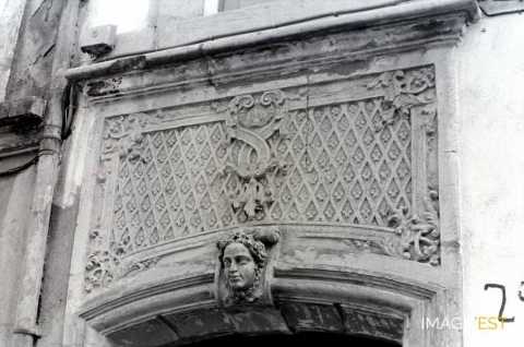 Tympan de porte 29, rue Marchant (Metz)