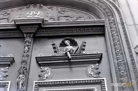Portail 22, En Nexirue (Metz)