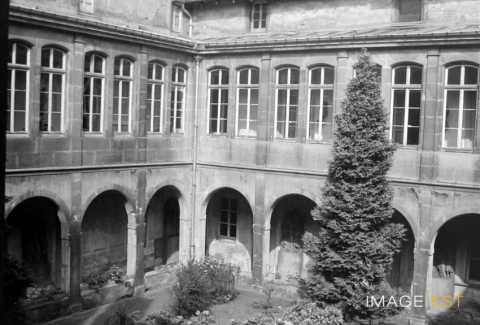 Cour de l'Évêché (Metz)