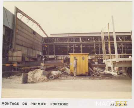 Montage d'un portique (Pont-à-Mousson)