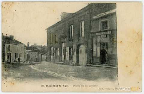 Place de la Mairie (Dombrot-le-Sec)