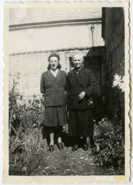 Deux femmes dans un jardin (Bar-le-Duc)