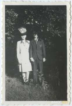 Un homme et une femme dans un jardin (Bar-le-Duc)
