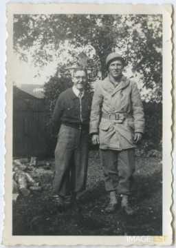 Homme et soldat américain (Bar-le-Duc)