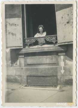 Femme à la fenêtre (Metz)