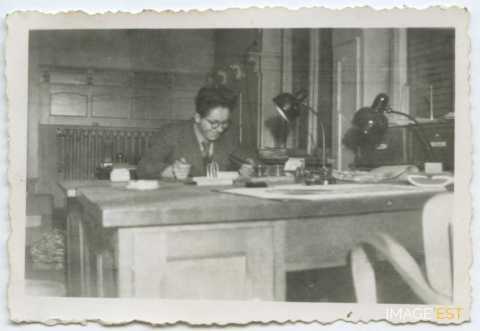 Homme au bureau (Metz)