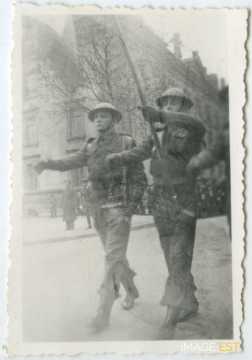 Soldat et porte-drapeau (Metz)