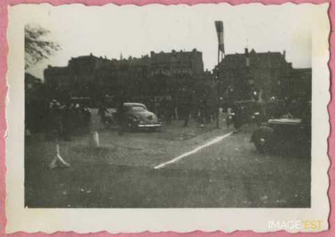 Militaires et véhicules (Metz)