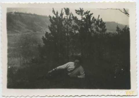 Homme dans un champ  (Rembercourt-Sommaisne)