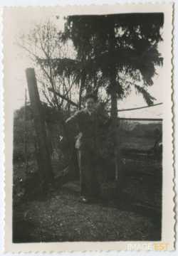 Homme en costume (Rembercourt-Sommaisne)