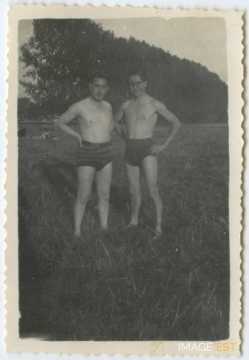 Hommes en maillot de bain (Metz)