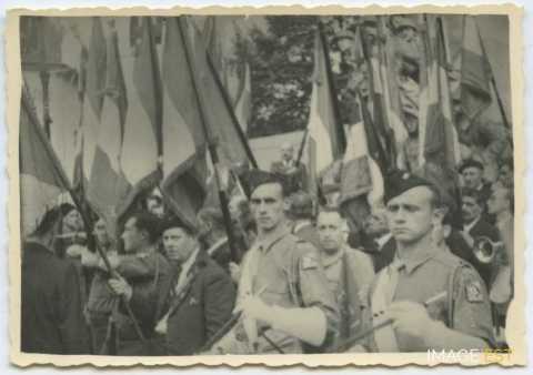 Défilé de soldats et d'anciens combattants (Bar-le-Duc)