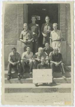 Groupe de personnes (Pont-Saint-Vincent)