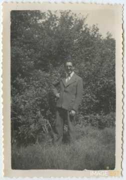 Homme en costume (Rembercourt-Sommaisne)