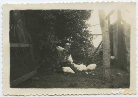 Femme assise (Rembercourt-Sommaisne)
