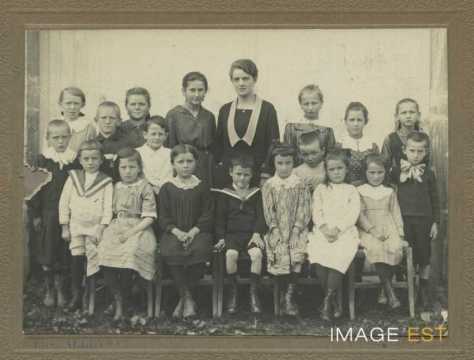 Photographie de classe (Romain-aux-Bois)