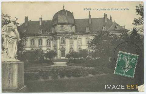 Jardin de l'hôtel de ville (Toul)