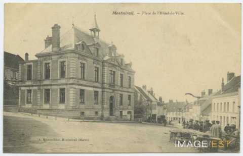 Place de l'Hôtel de ville (Montmirail)