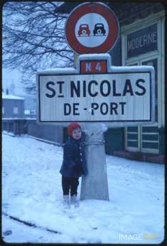 Enfant dans la neige (Saint-Nicolas-de-Port)