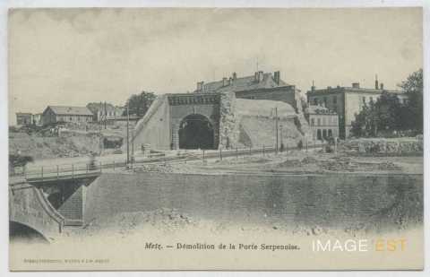 Démolition de la porte Serpenoise (Metz)