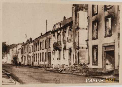 Rue des Trois-Villes en ruines (Saint-Dié-des-Vosges)