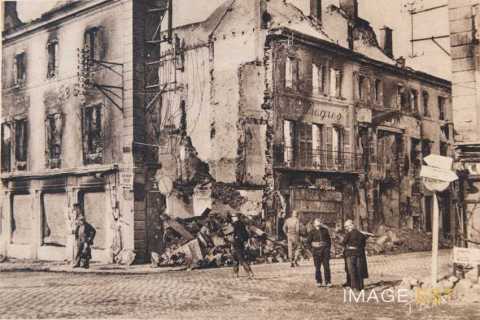 Carrefour central des rues Thiers et Stanislas (Saint-Dié-des-Vosges)