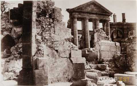 Parvis de l'Évêché en ruines (Saint-Dié-des-Vosges)