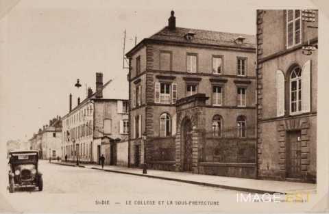 Le collège et la sous-préfecture  (Saint-Dié-des-Vosges)