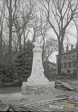 Monument à Charles Sellier, Ernest Bussière