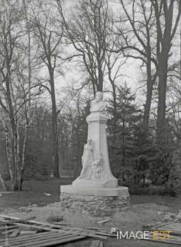Monument à Charles Sellier, Ernest Bussière