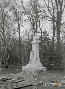 Monument à Charles Sellier, Ernest Bussière