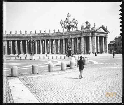 Colonnade de la place Saint-Pierre (Rome)
