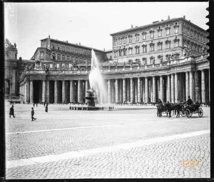 Colonnade de la place Saint-Pierre (Rome)