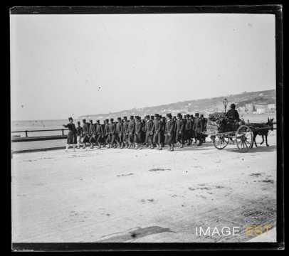 Défilé de soldats (Naples)