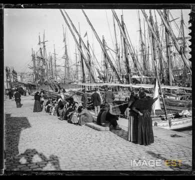 Embarquement sur un bateau-mouche (Marseille)
