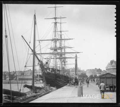 Navire (Saint-Malo)