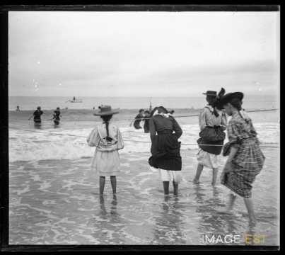 Famille et enfants à la plage (Granville)