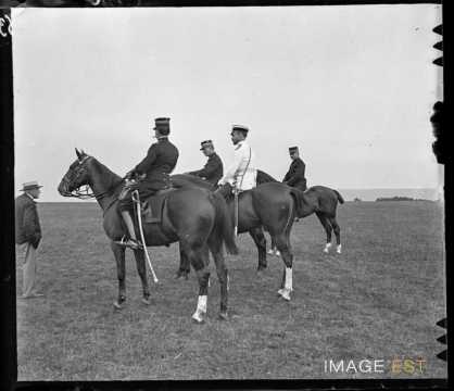 Officiers à cheval (Malzéville)