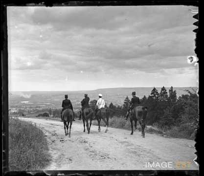Officiers à cheval (Malzéville)