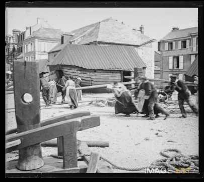 Manoeuvre au cabestan (Étretat)