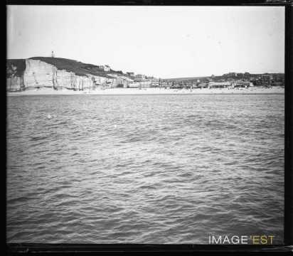Falaises et plage d'Étretat (Seine-Maritime)