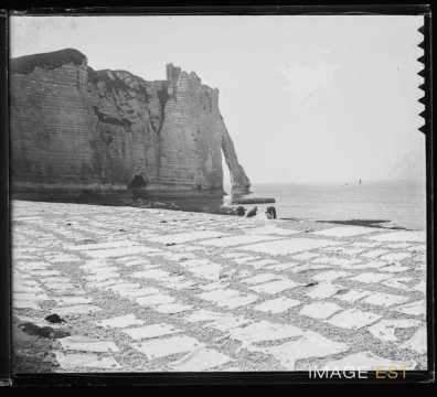 Lavandières sur la plage (Étretat)