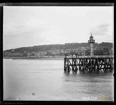 Jetée et phare (Trouville-sur-Mer)