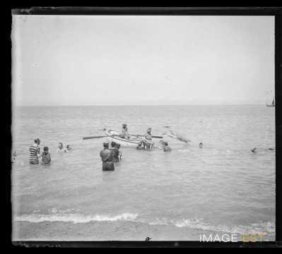 Plage et baigneurs (Dieppe)