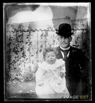 Portrait d'un homme et d'un nourrisson (Nancy)