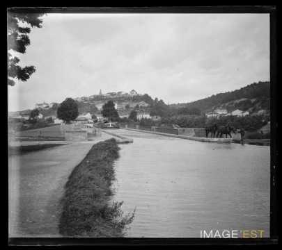 Halage d'une péniche (Liverdun)