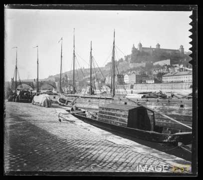 Bateaux de commerce à quai (Wurtzbourg)