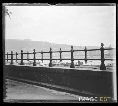 Au bords du canal du Danube (Budapest)